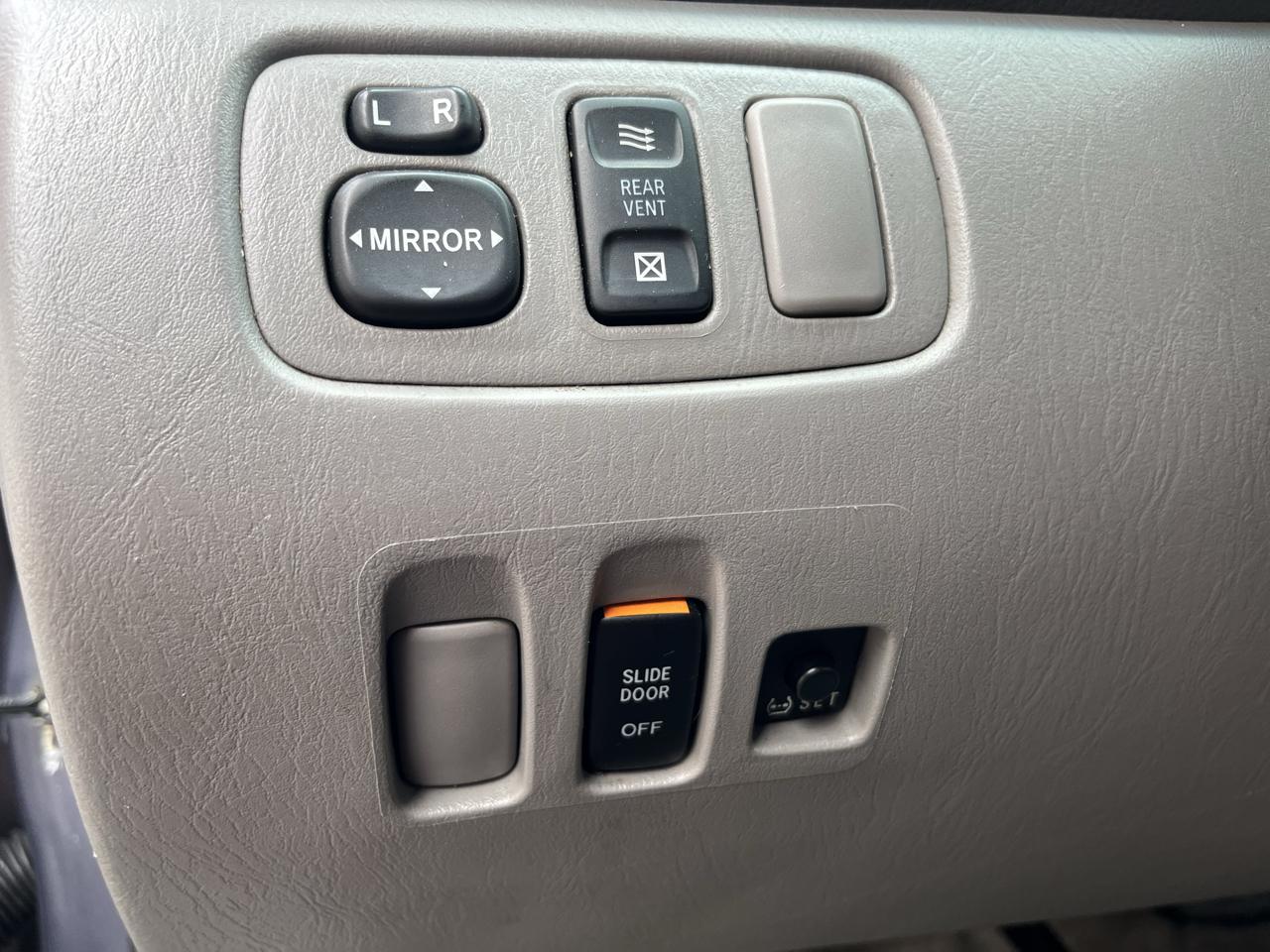 Toyota Sienna LE AWD 2006