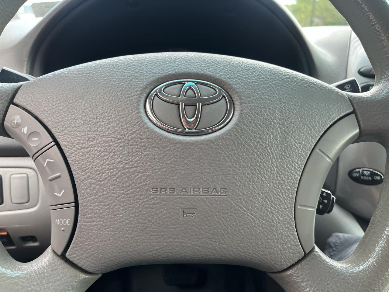Toyota Sienna LE AWD 2006