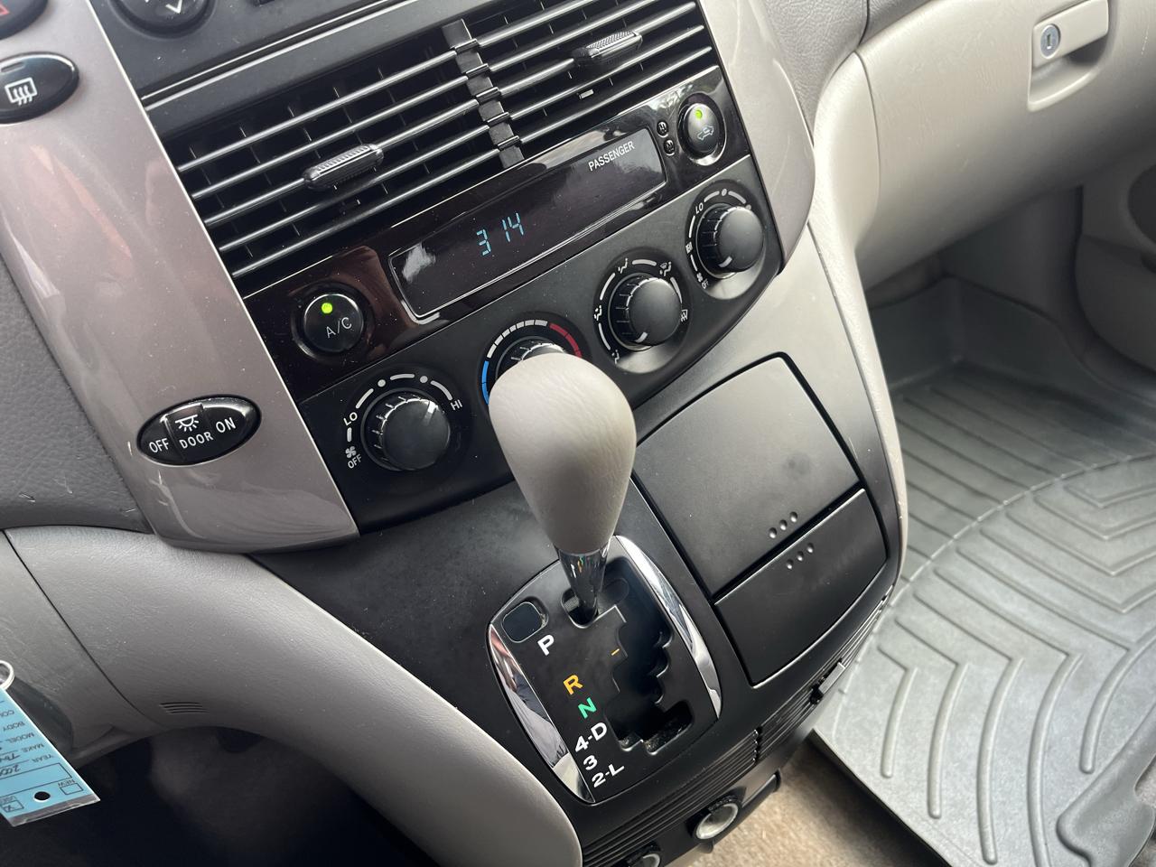 Toyota Sienna LE AWD 2006