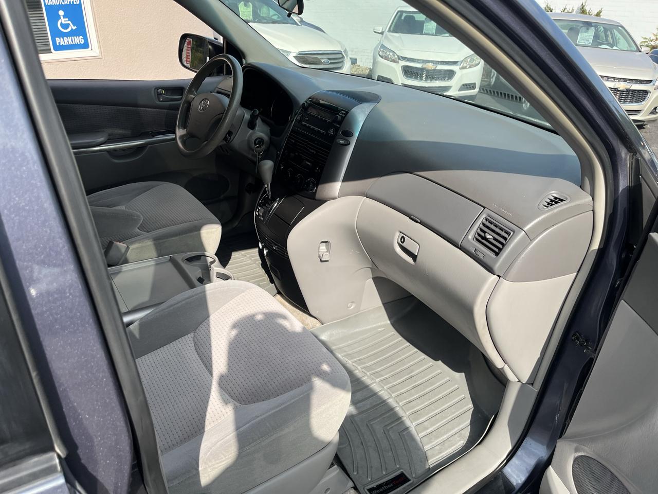 Toyota Sienna LE AWD 2006