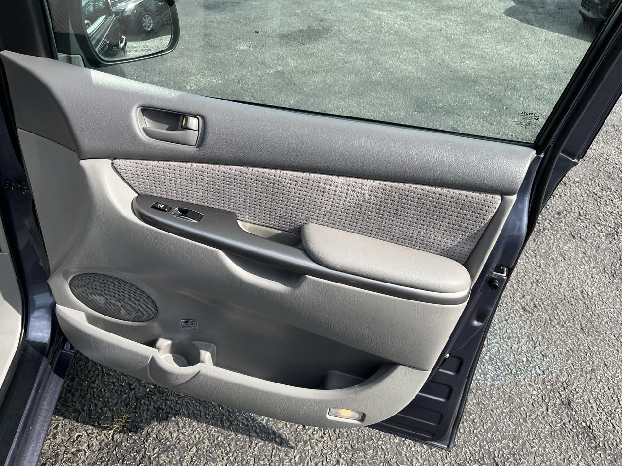 Toyota Sienna LE AWD 2006