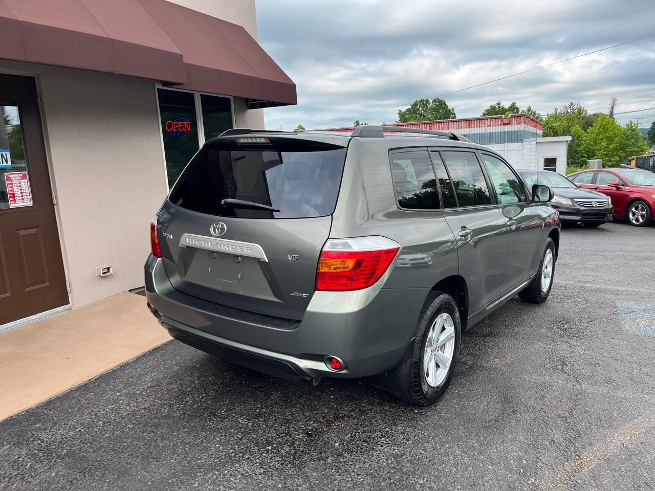 Toyota Highlander Base 4WD 2009