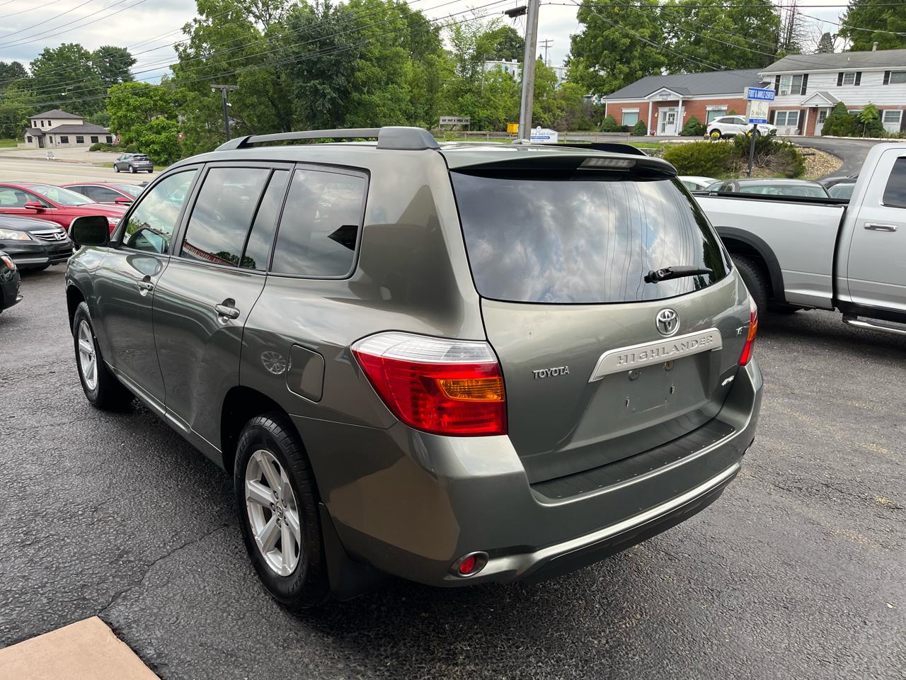 Toyota Highlander Base 4WD 2009