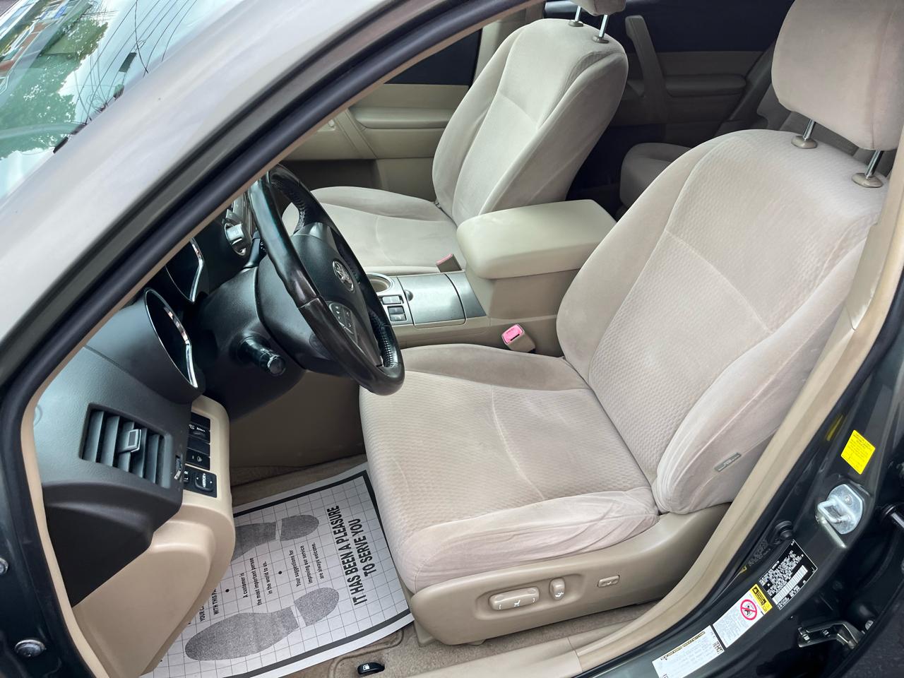 Toyota Highlander Base 4WD 2009