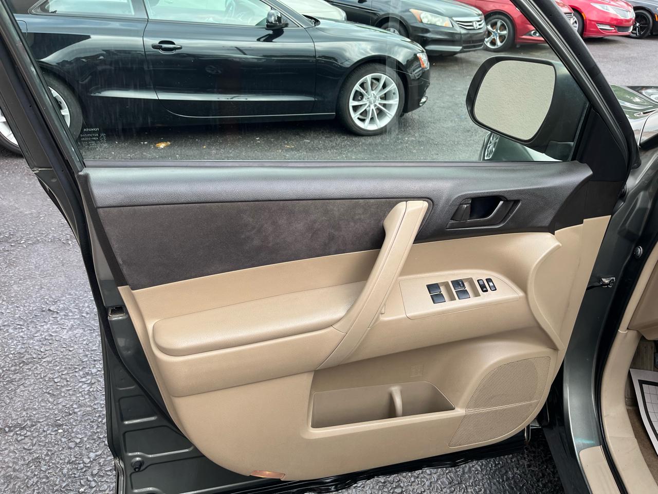 Toyota Highlander Base 4WD 2009