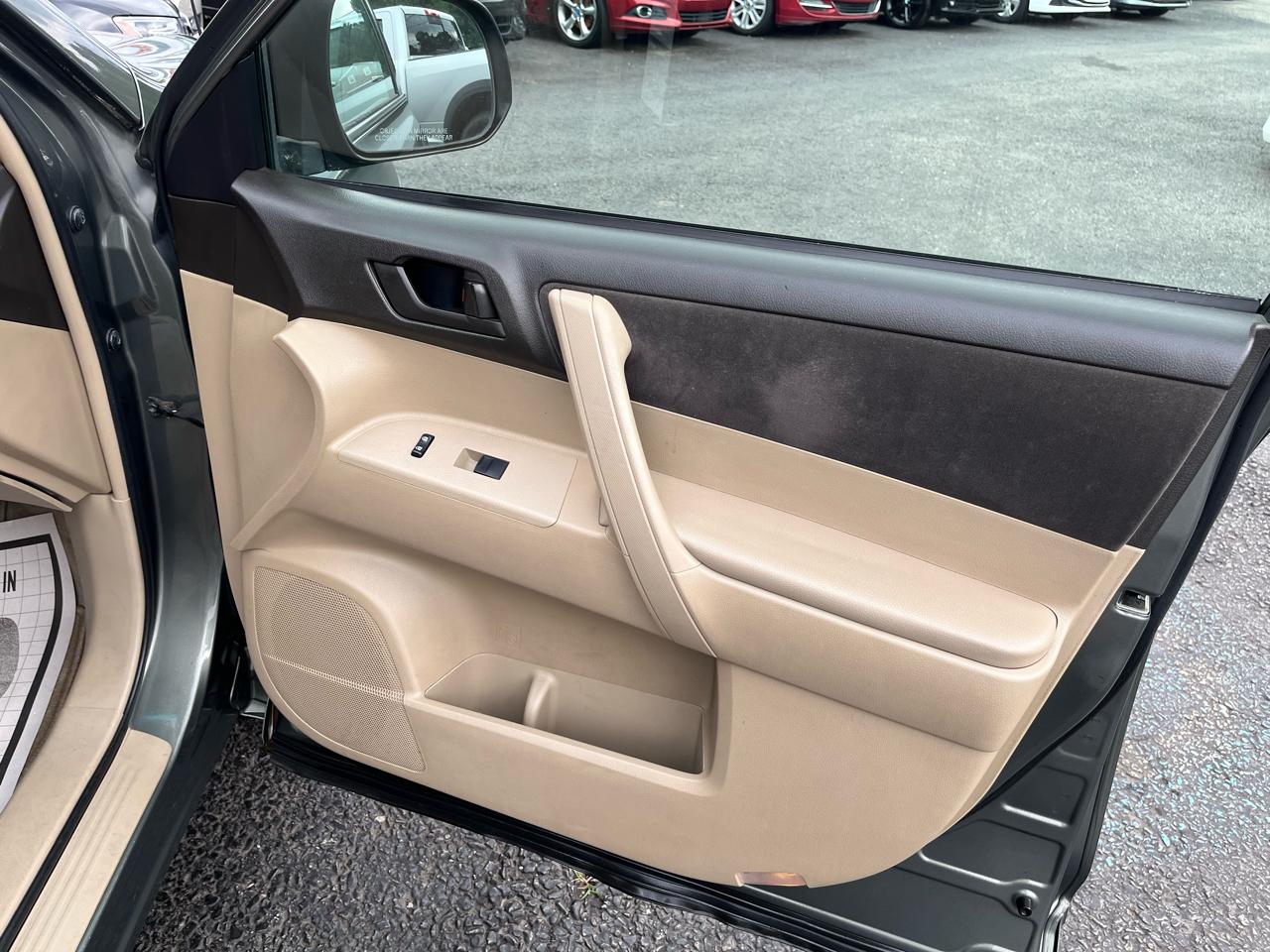 Toyota Highlander Base 4WD 2009