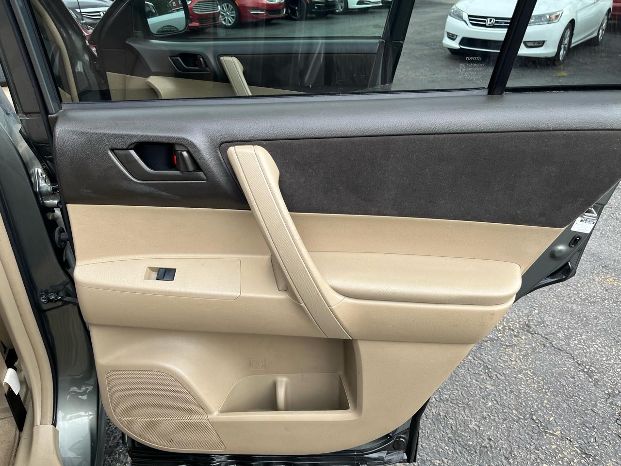 Toyota Highlander Base 4WD 2009