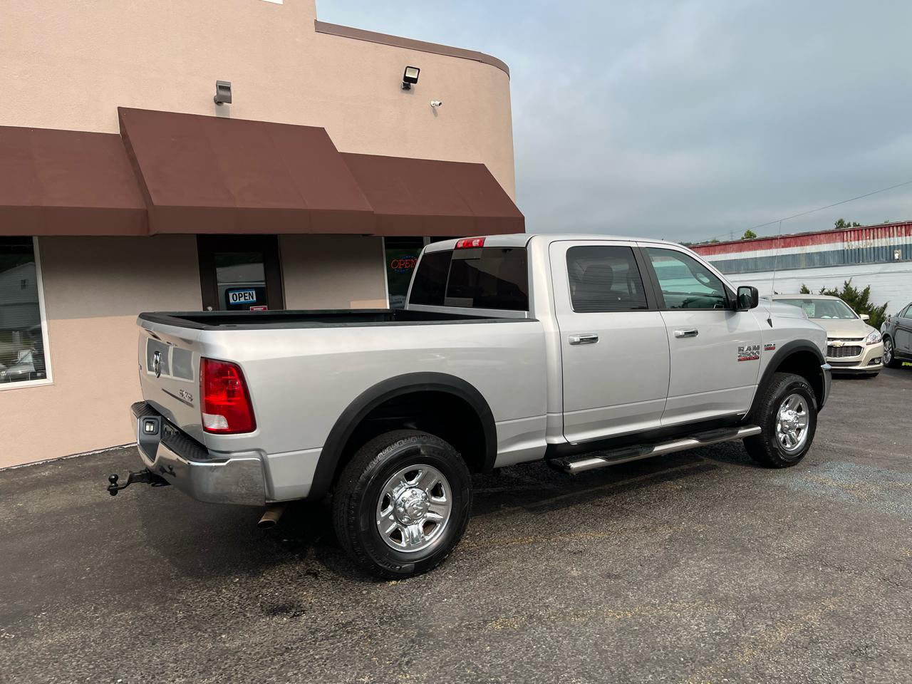 RAM 2500 SLT Crew Cab SWB 4WD 2017