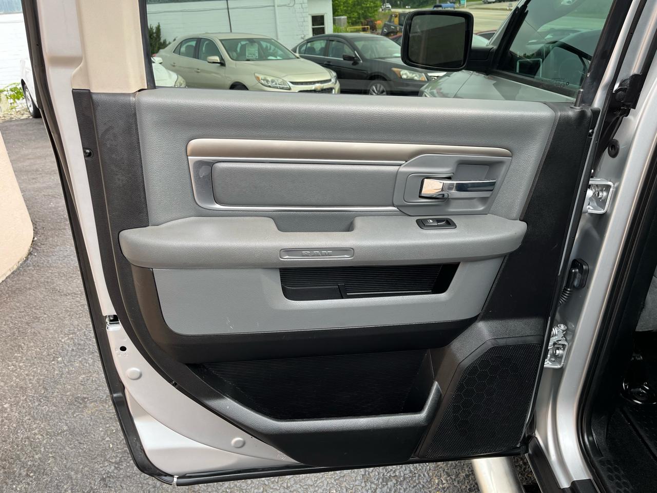 RAM 2500 SLT Crew Cab SWB 4WD 2017