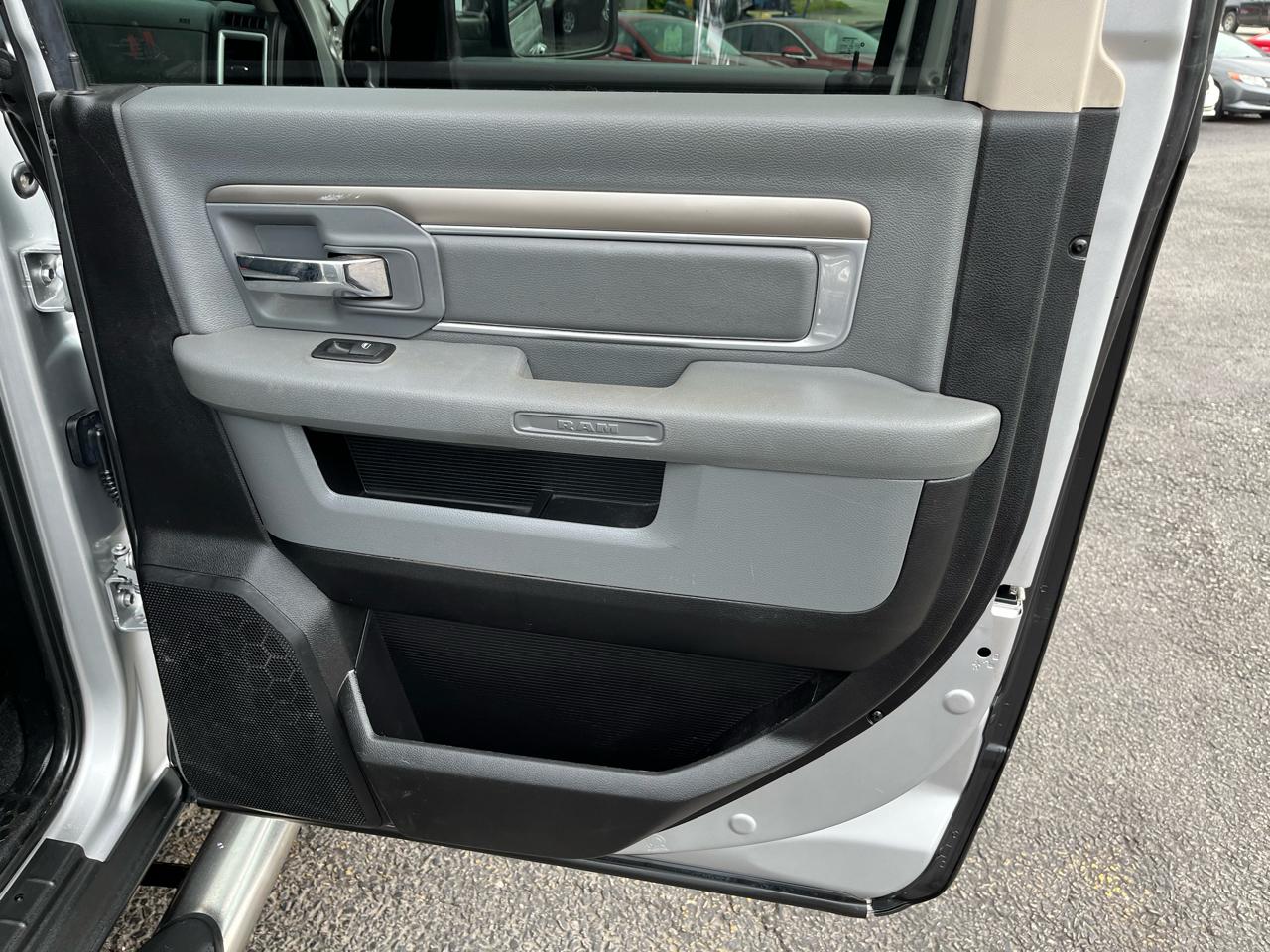 RAM 2500 SLT Crew Cab SWB 4WD 2017