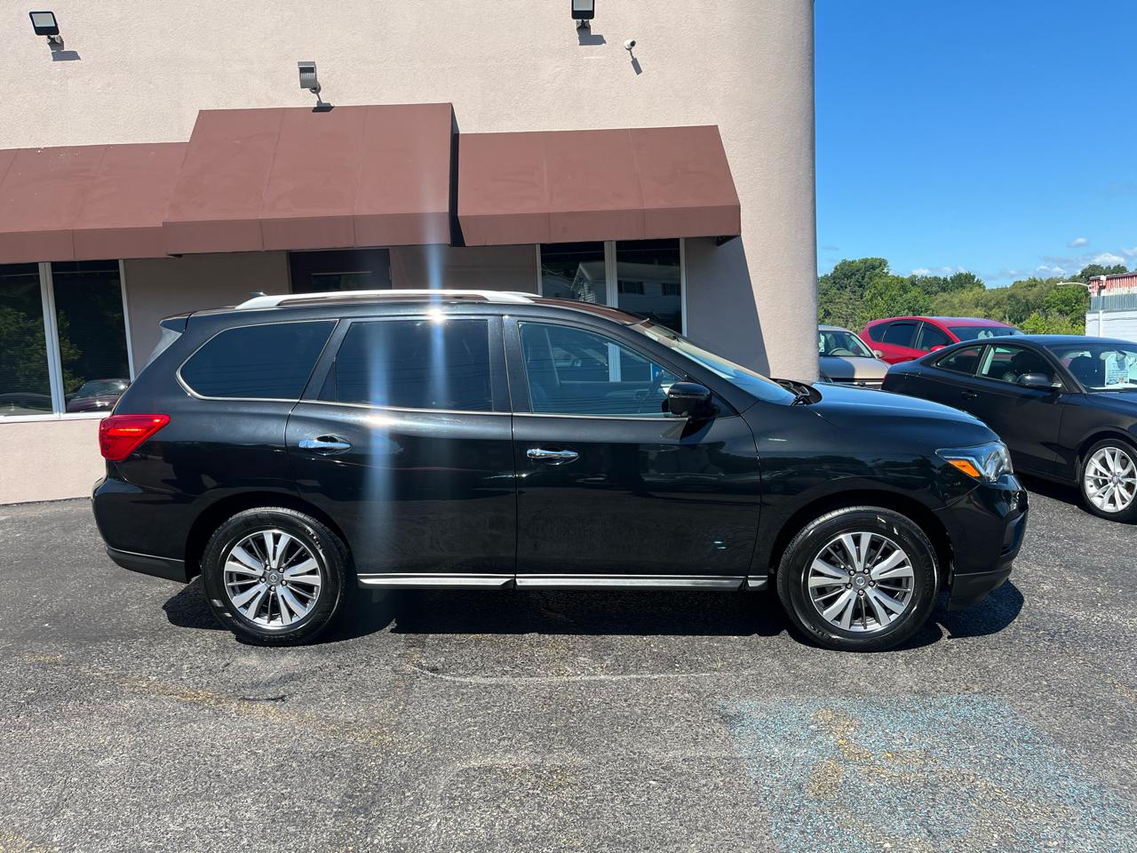 Nissan Pathfinder SL 4D SUV 4WD 2019