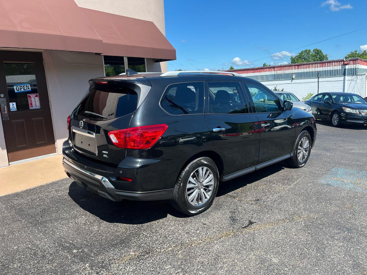 Nissan Pathfinder SL 4D SUV 4WD 2019