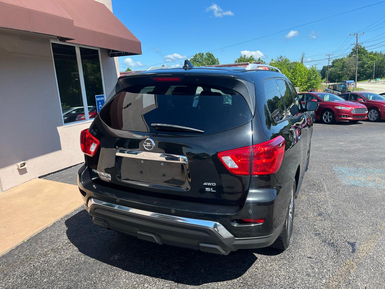 Nissan Pathfinder SL 4D SUV 4WD 2019