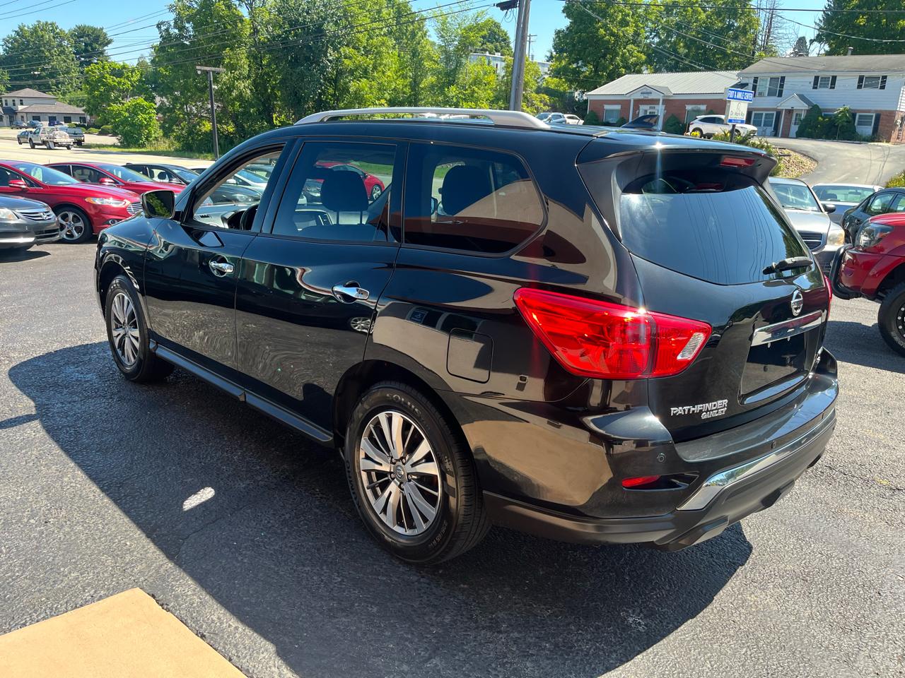 Nissan Pathfinder SL 4D SUV 4WD 2019