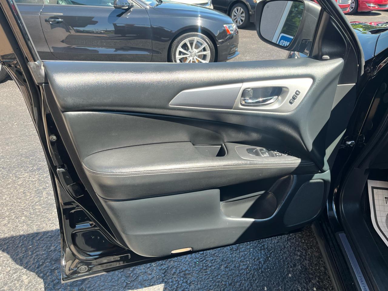 Nissan Pathfinder SL 4D SUV 4WD 2019