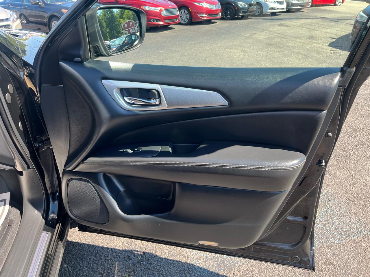 Nissan Pathfinder SL 4D SUV 4WD 2019