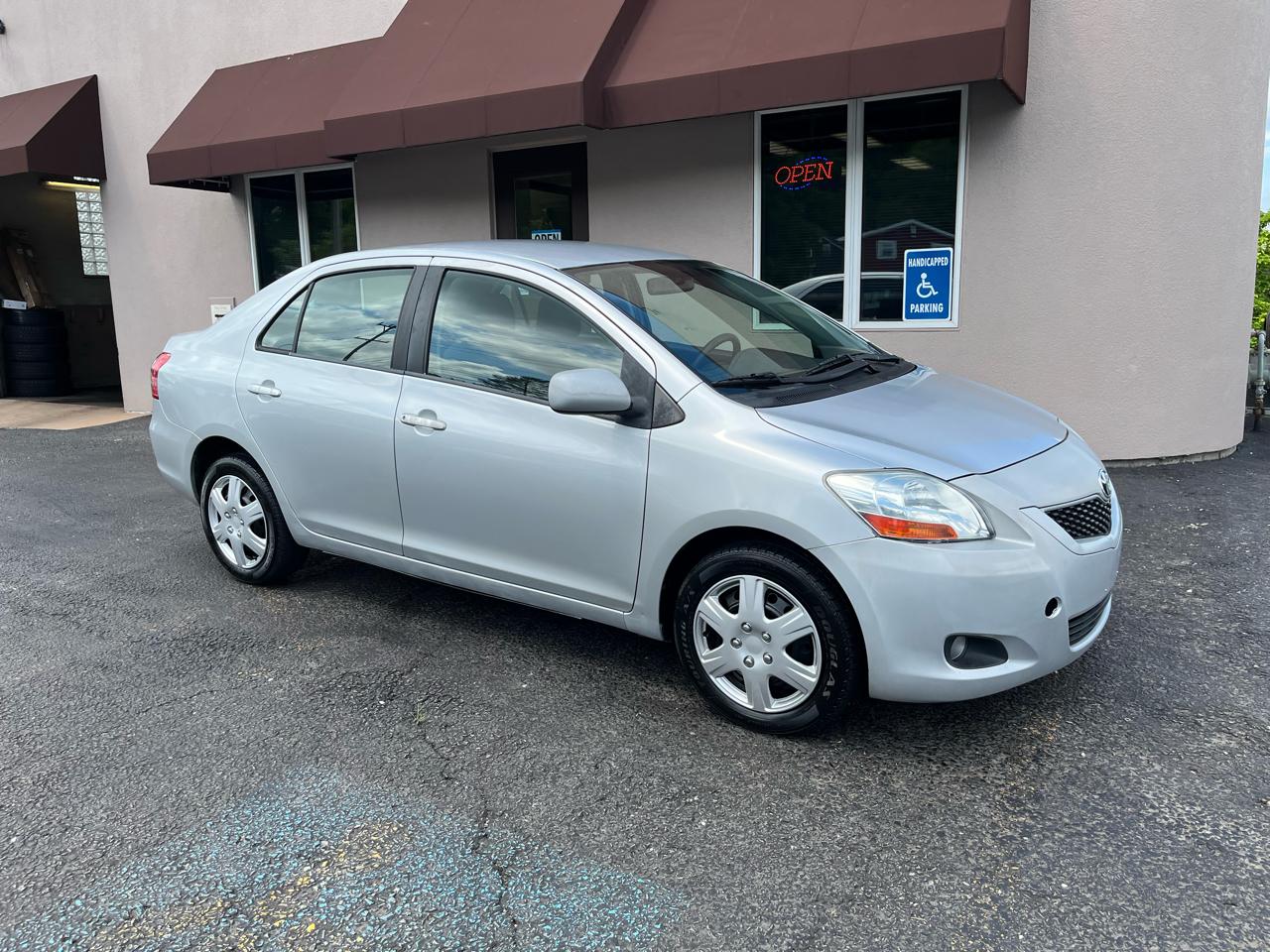 Toyota Yaris Sedan 4-Speed AT 2009