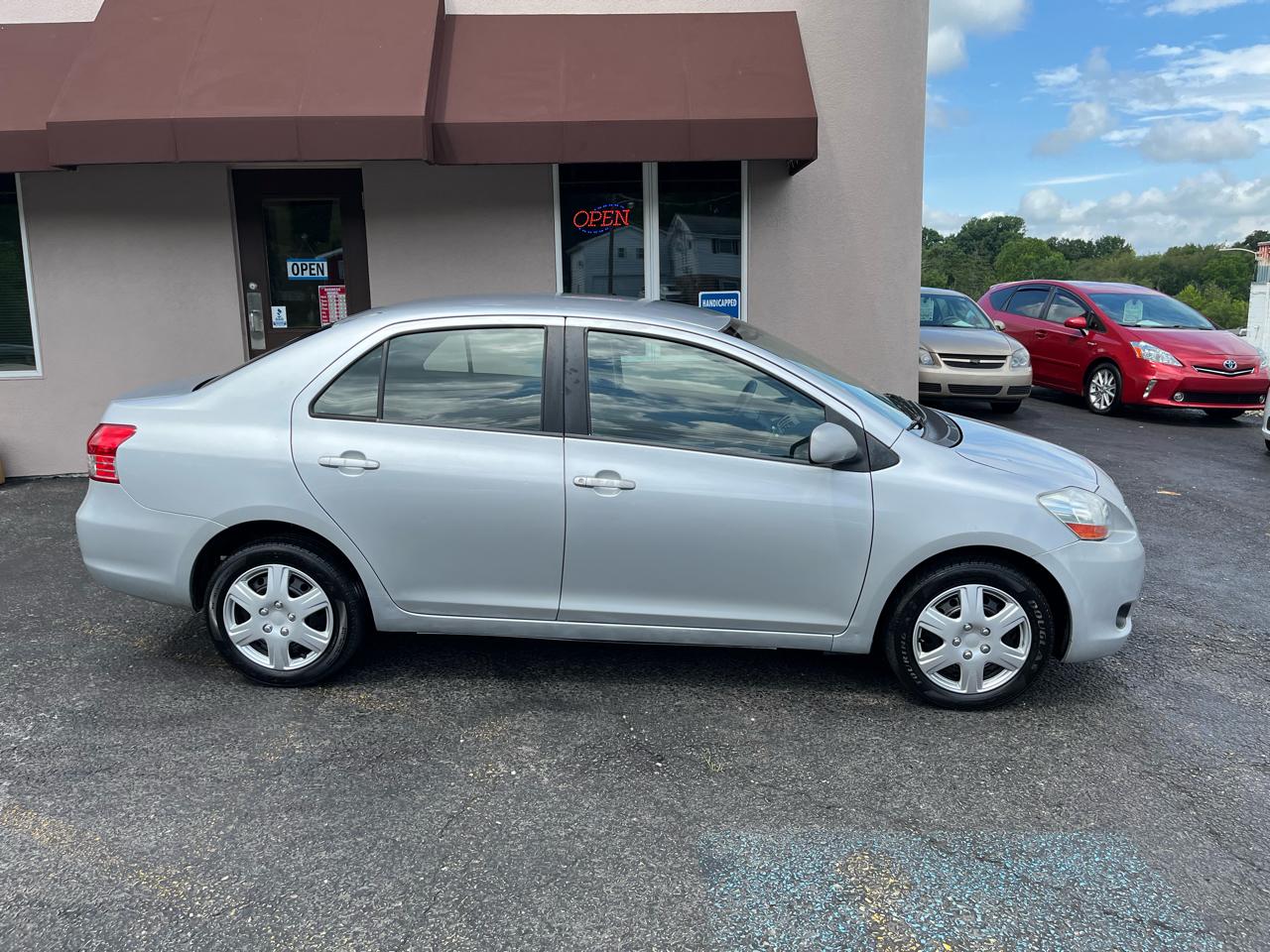 Toyota Yaris Sedan 4-Speed AT 2009