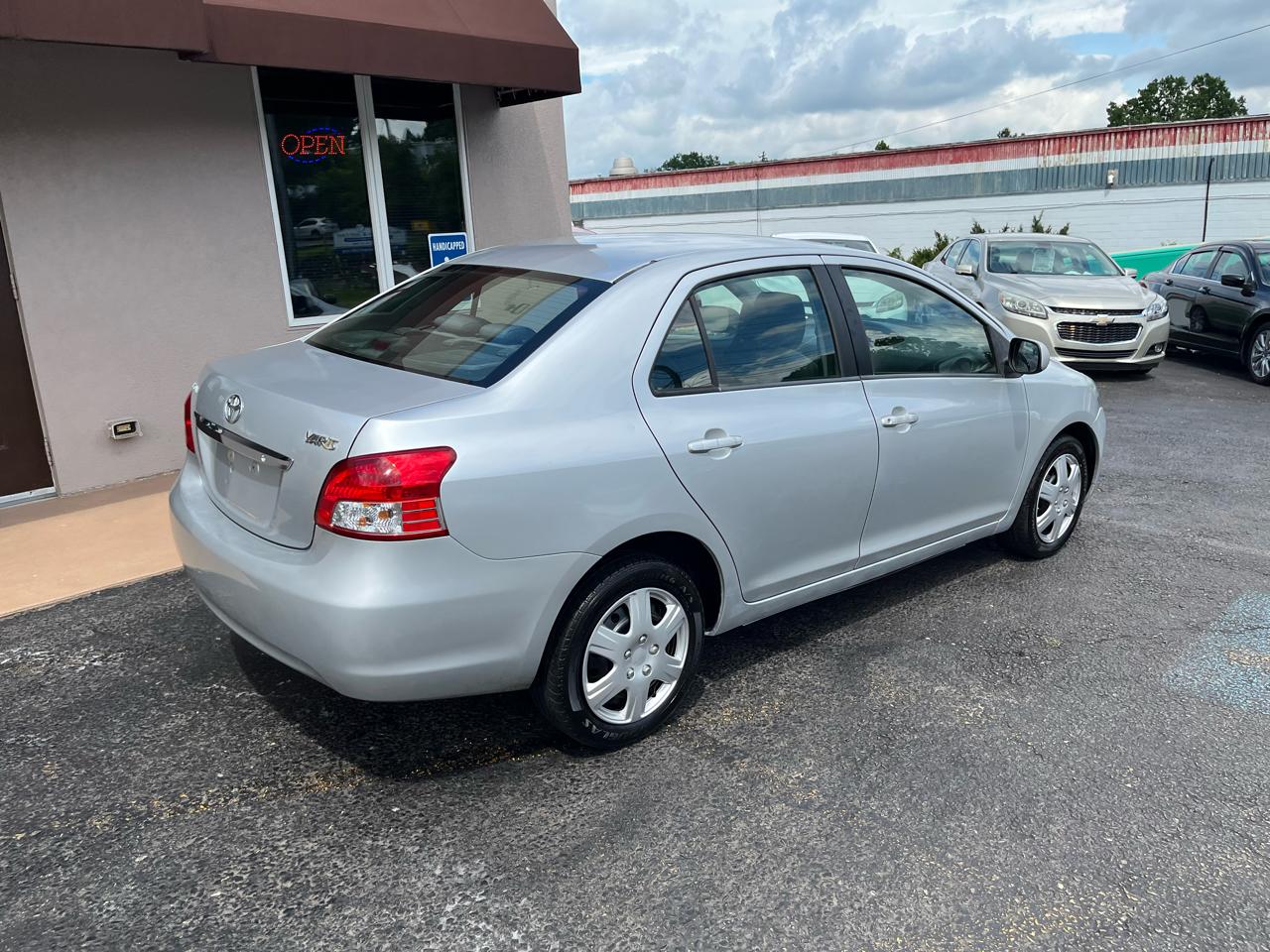 Toyota Yaris Sedan 4-Speed AT 2009