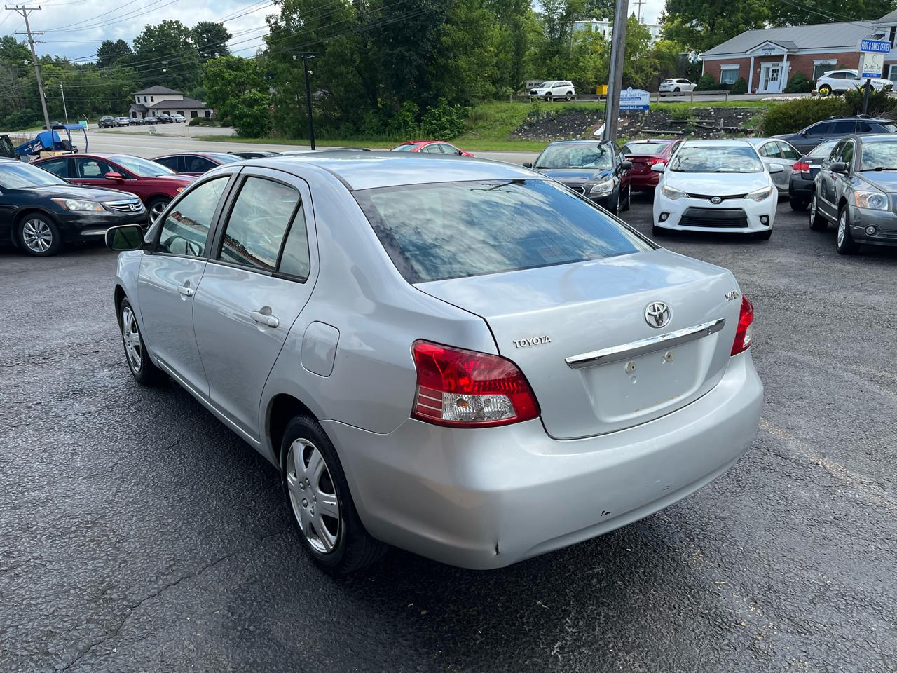 Toyota Yaris Sedan 4-Speed AT 2009