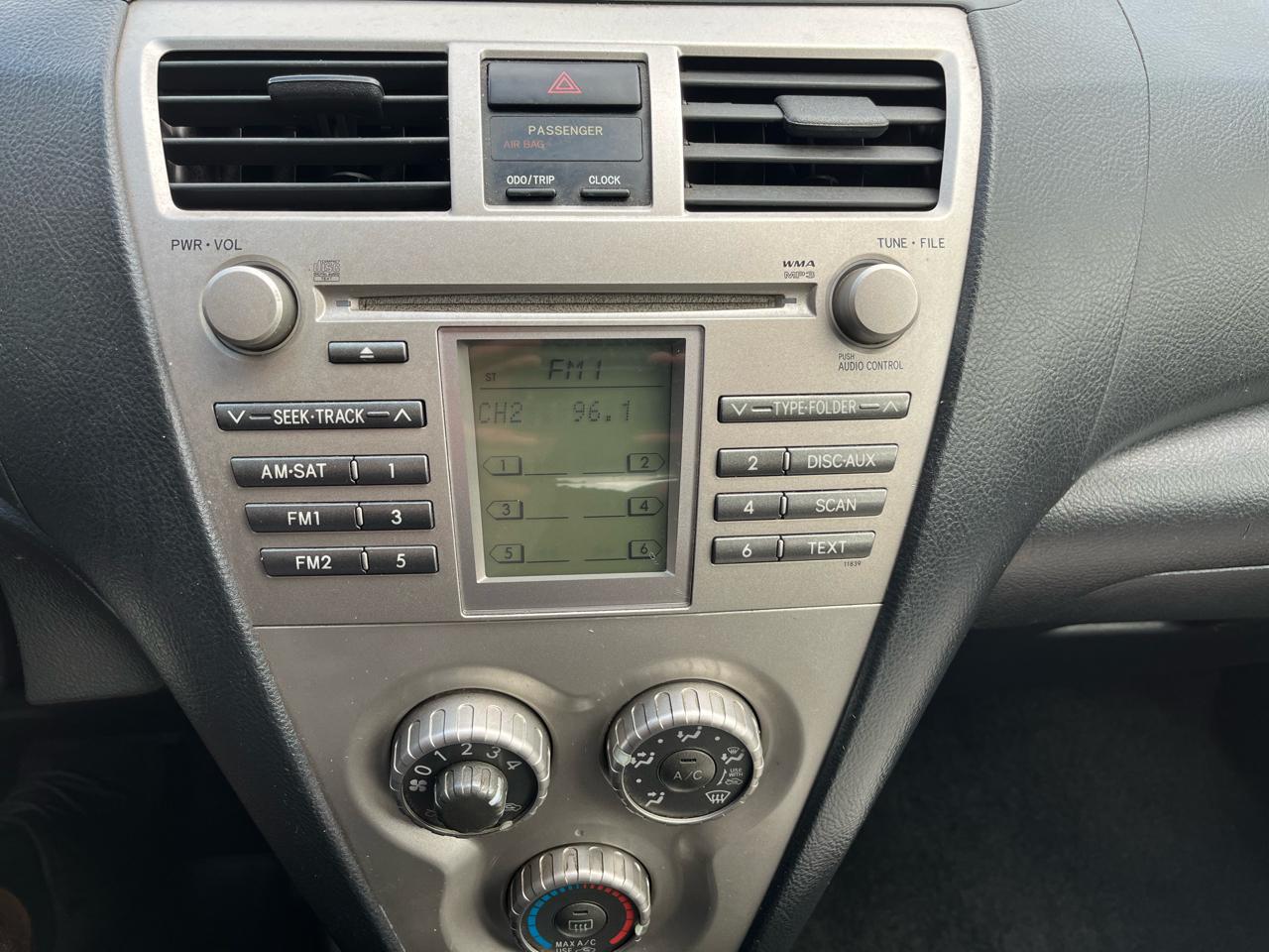 Toyota Yaris Sedan 4-Speed AT 2009