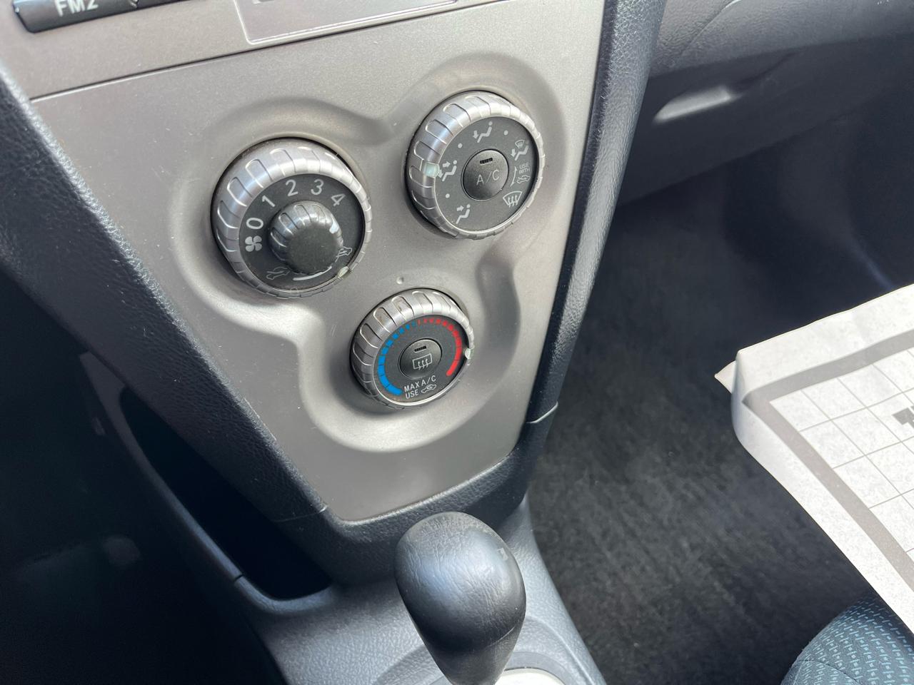 Toyota Yaris Sedan 4-Speed AT 2009