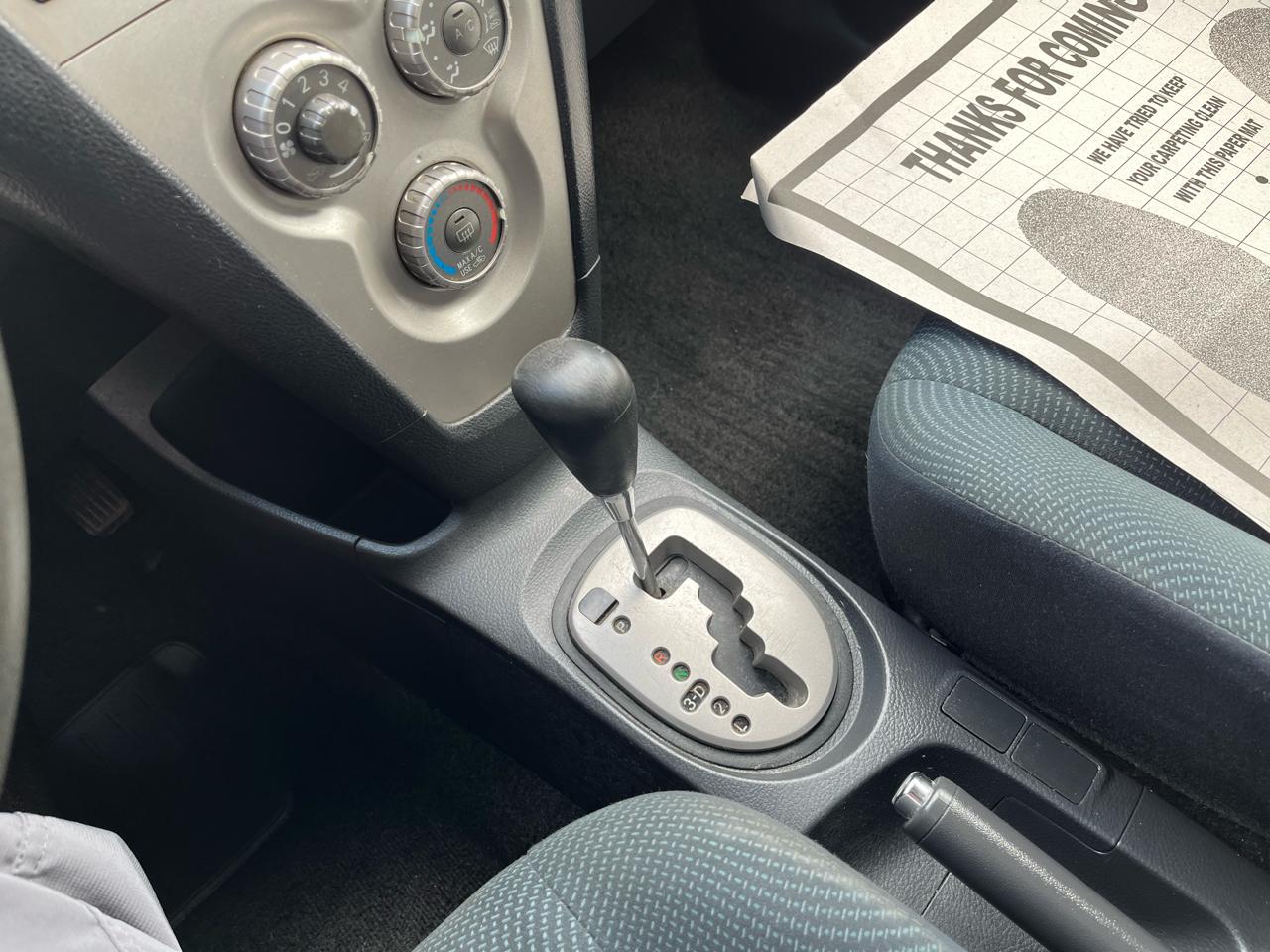 Toyota Yaris Sedan 4-Speed AT 2009