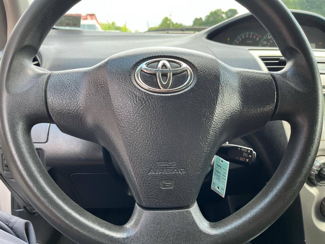 Toyota Yaris Sedan 4-Speed AT 2009