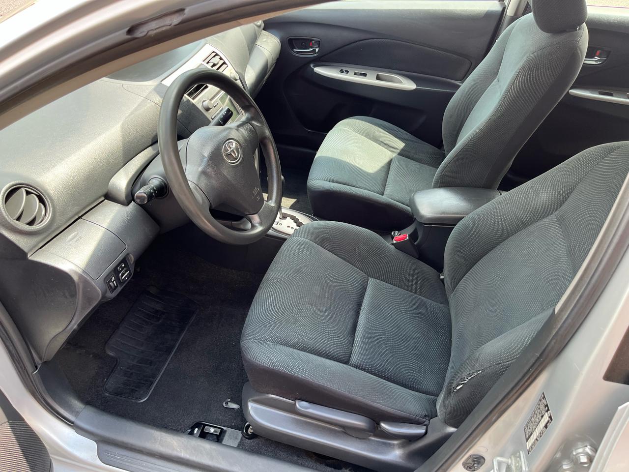 Toyota Yaris Sedan 4-Speed AT 2009