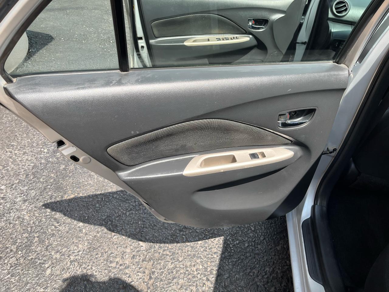 Toyota Yaris Sedan 4-Speed AT 2009
