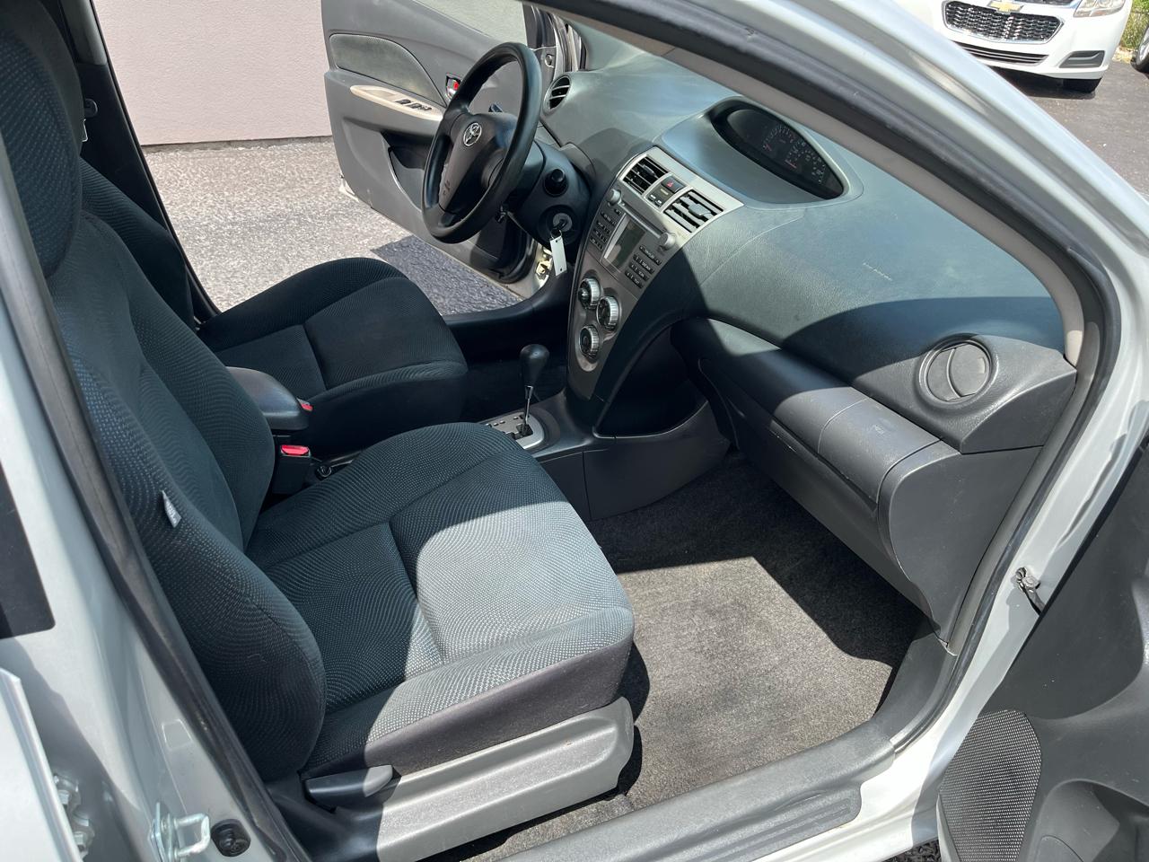 Toyota Yaris Sedan 4-Speed AT 2009