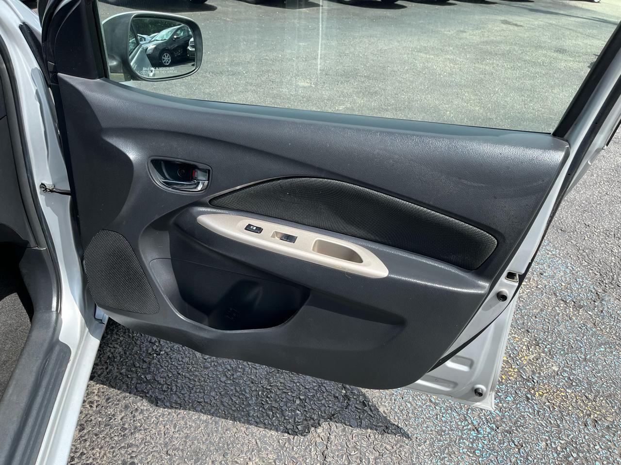 Toyota Yaris Sedan 4-Speed AT 2009
