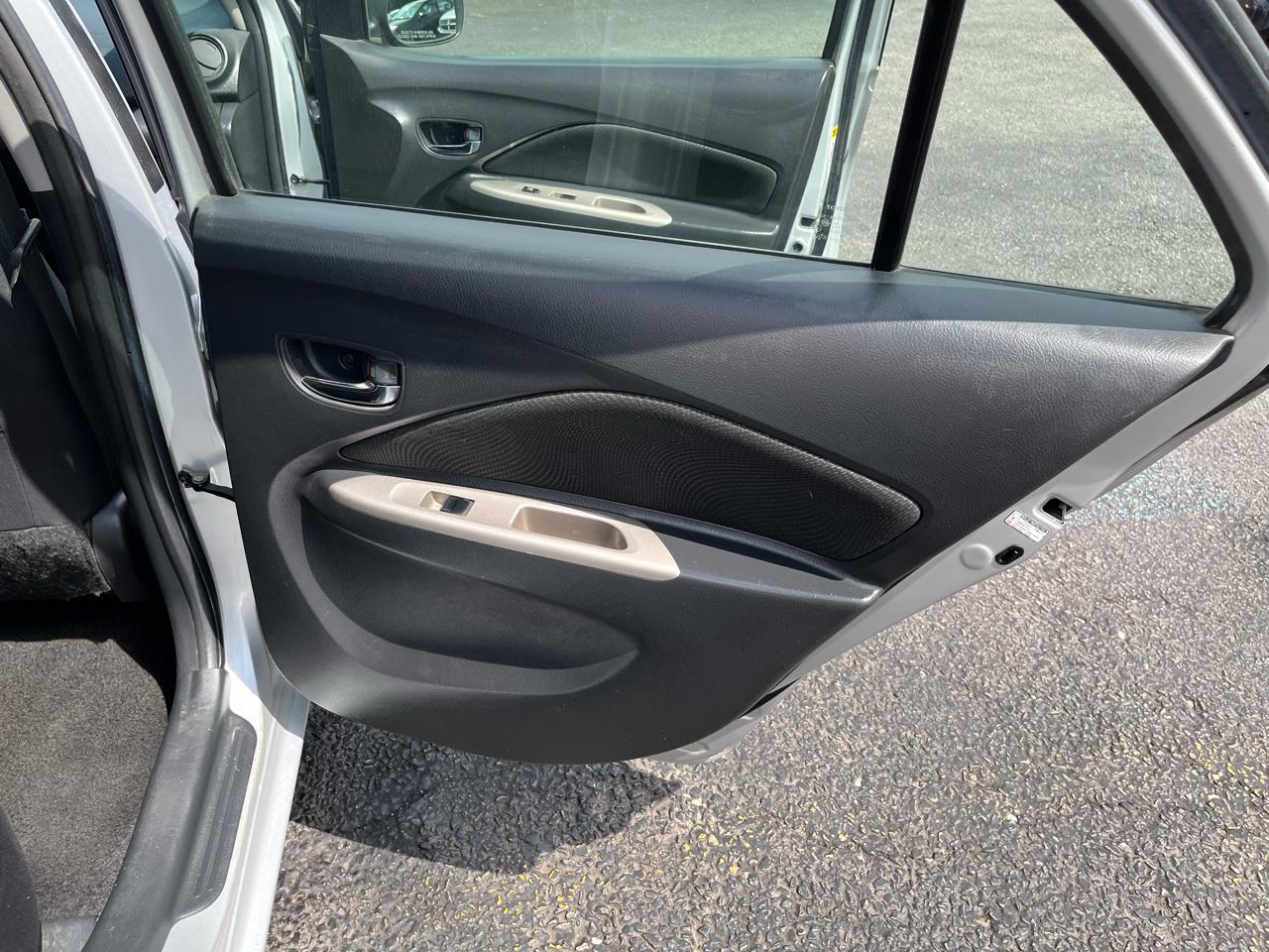 Toyota Yaris Sedan 4-Speed AT 2009