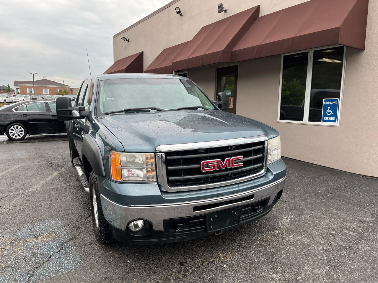 GMC Sierra 1500 SLE Crew Cab 4WD 2011