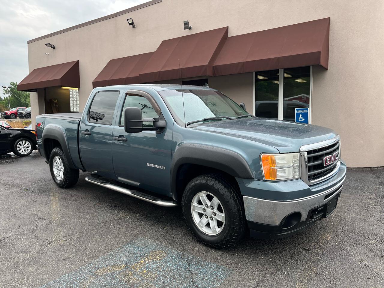 GMC Sierra 1500 SLE Crew Cab 4WD 2011