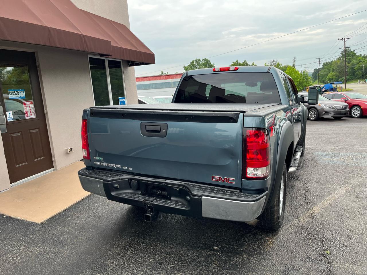 GMC Sierra 1500 SLE Crew Cab 4WD 2011