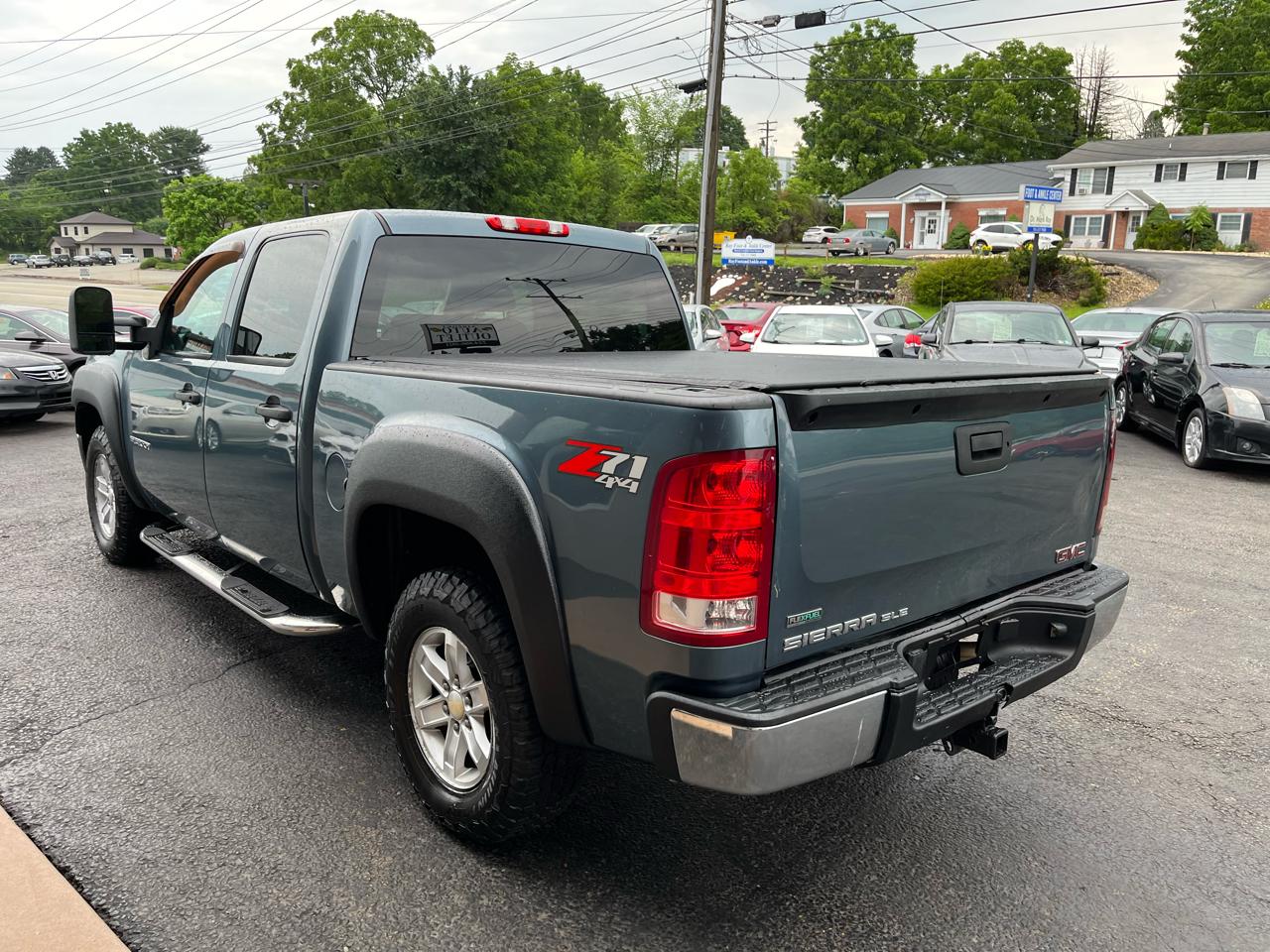 GMC Sierra 1500 SLE Crew Cab 4WD 2011
