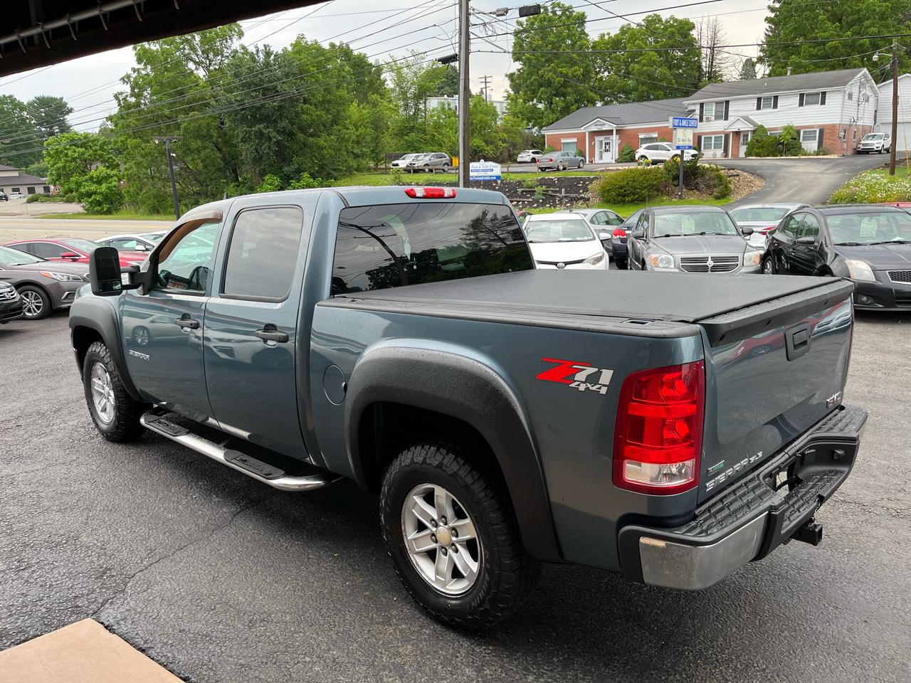 GMC Sierra 1500 SLE Crew Cab 4WD 2011