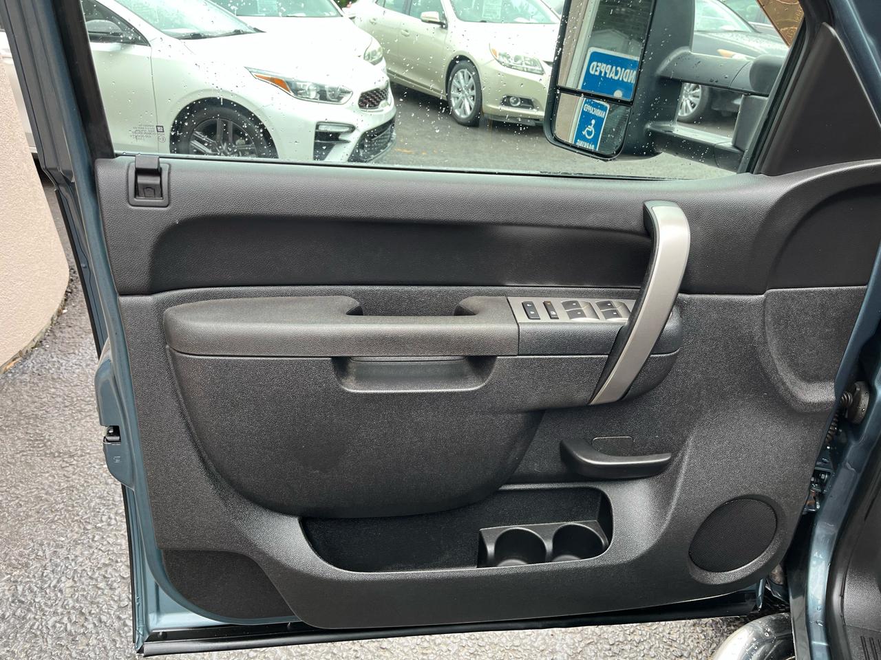 GMC Sierra 1500 SLE Crew Cab 4WD 2011