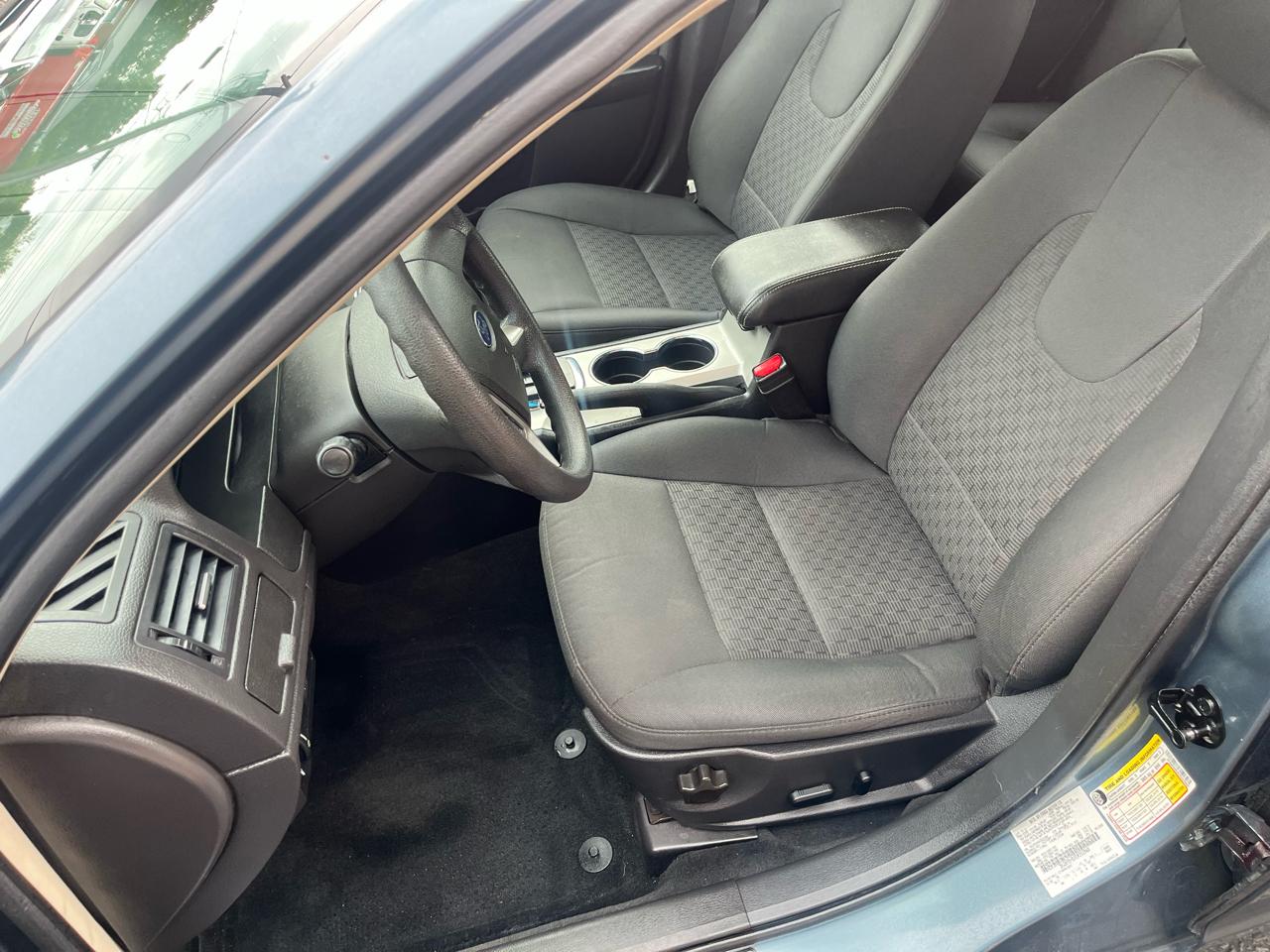 Ford Fusion SE 2012