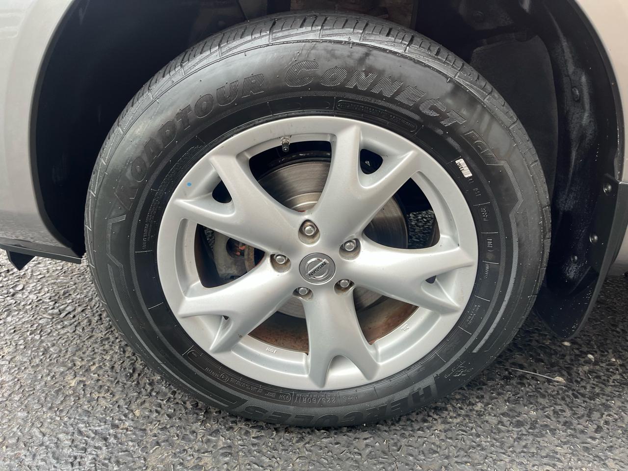 Nissan Rogue SV AWD 2011
