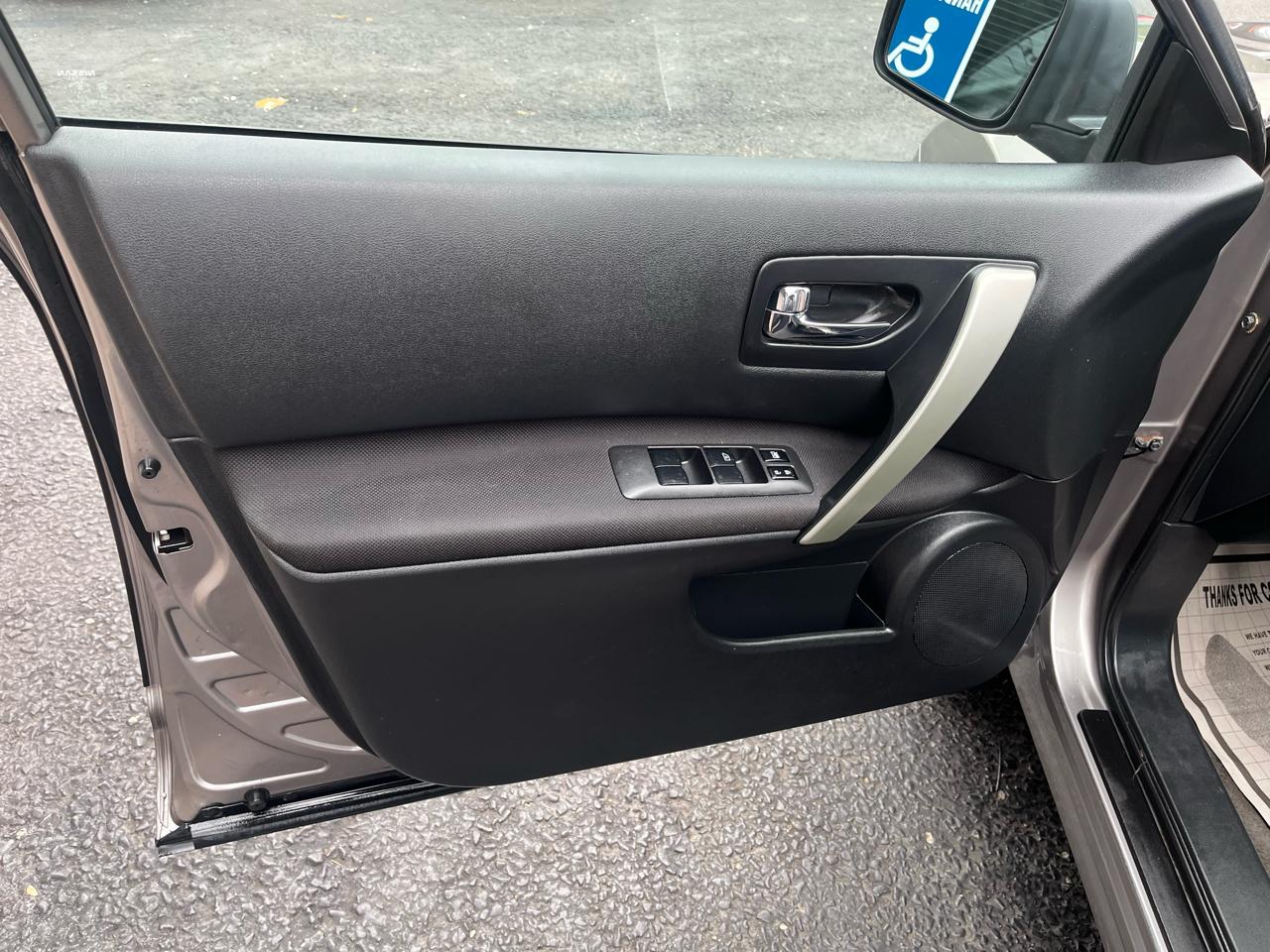 Nissan Rogue SV AWD 2011