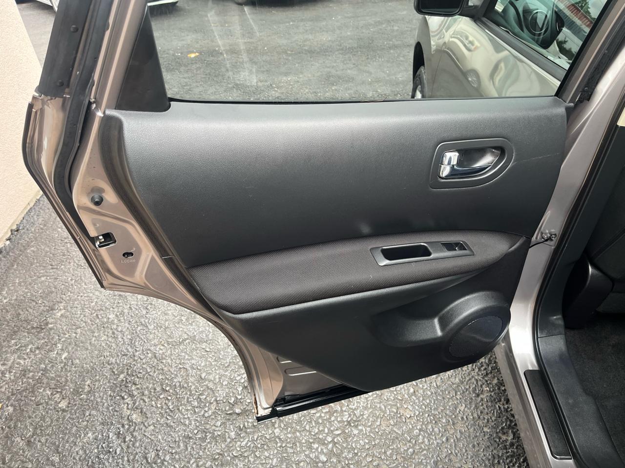 Nissan Rogue SV AWD 2011