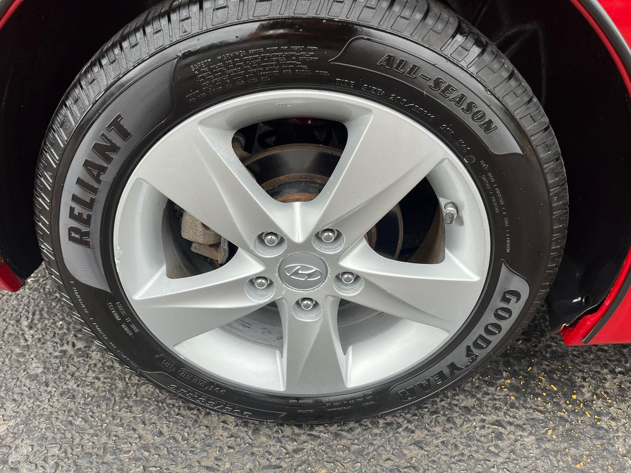 Hyundai Elantra GLS Auto 2011