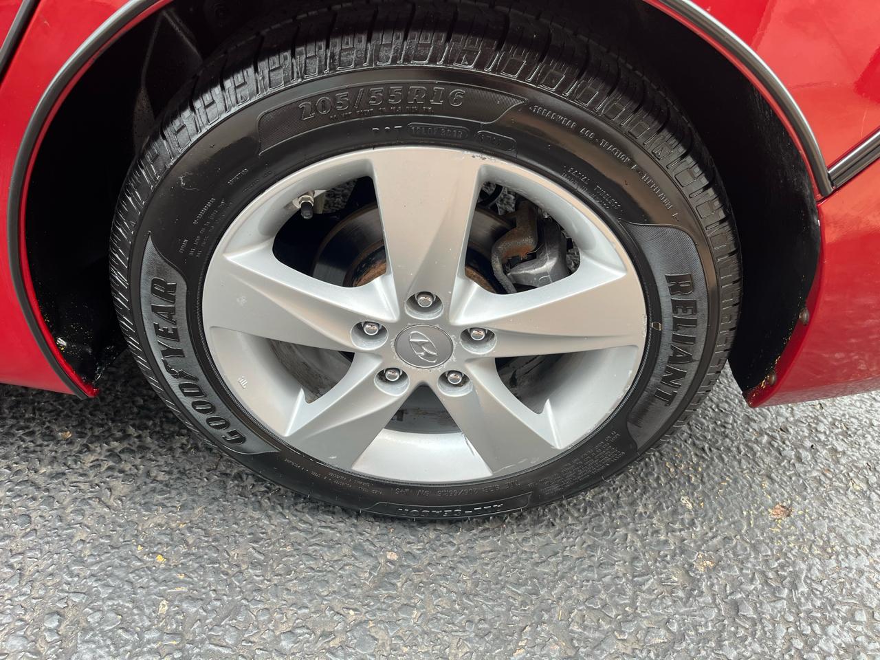 Hyundai Elantra GLS Auto 2011