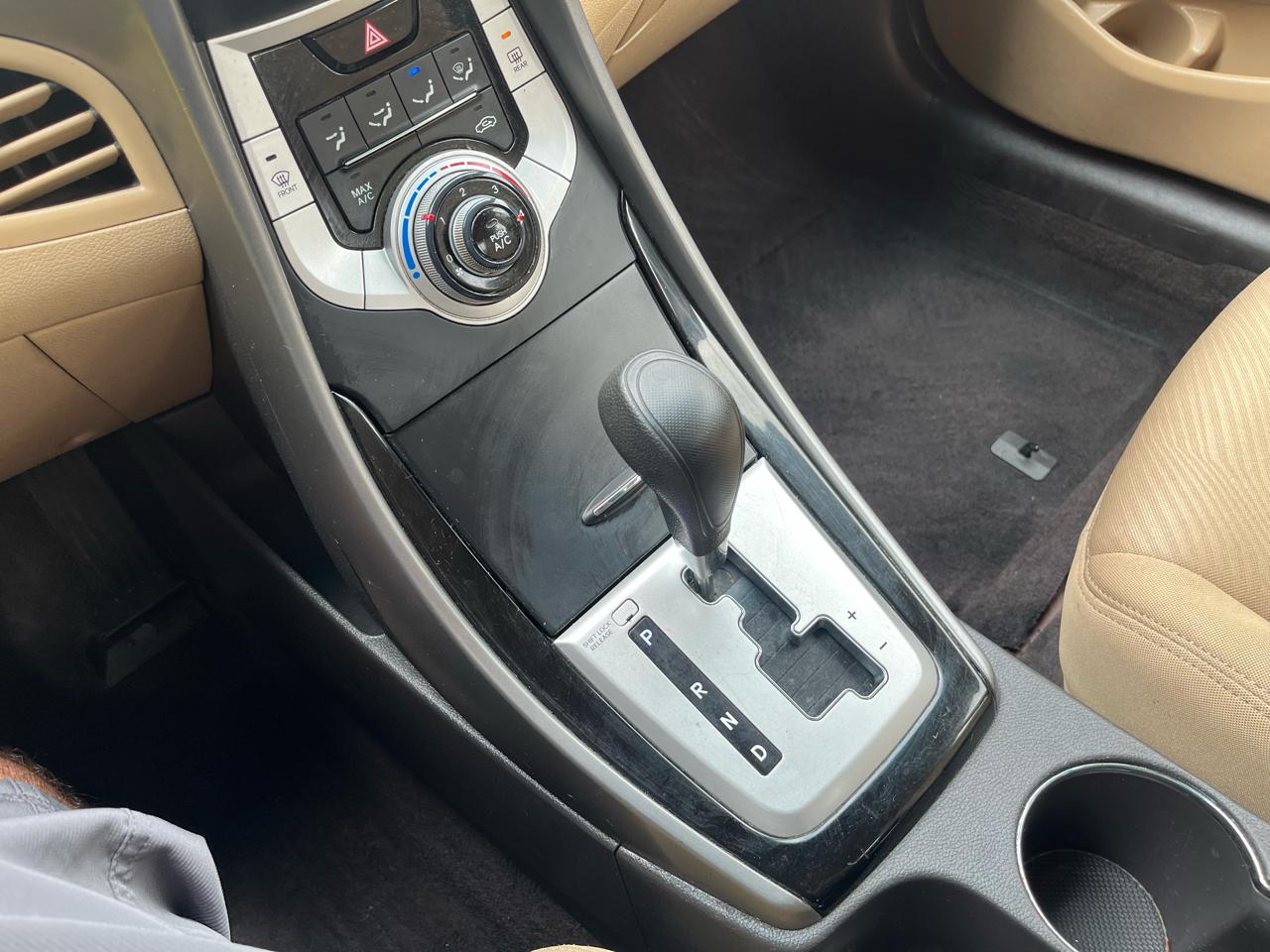 Hyundai Elantra GLS Auto 2011