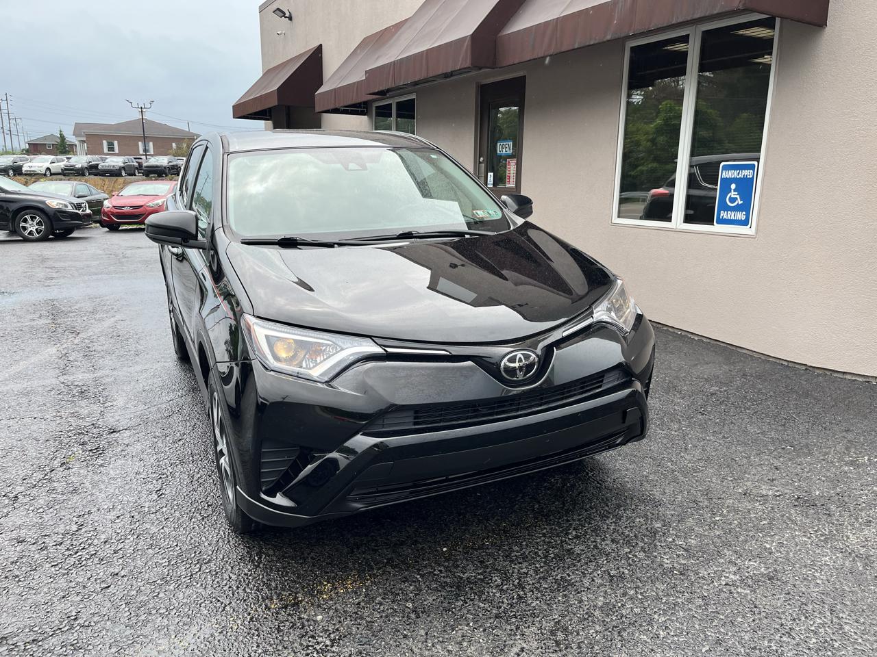 Toyota RAV4 LE AWD 2018