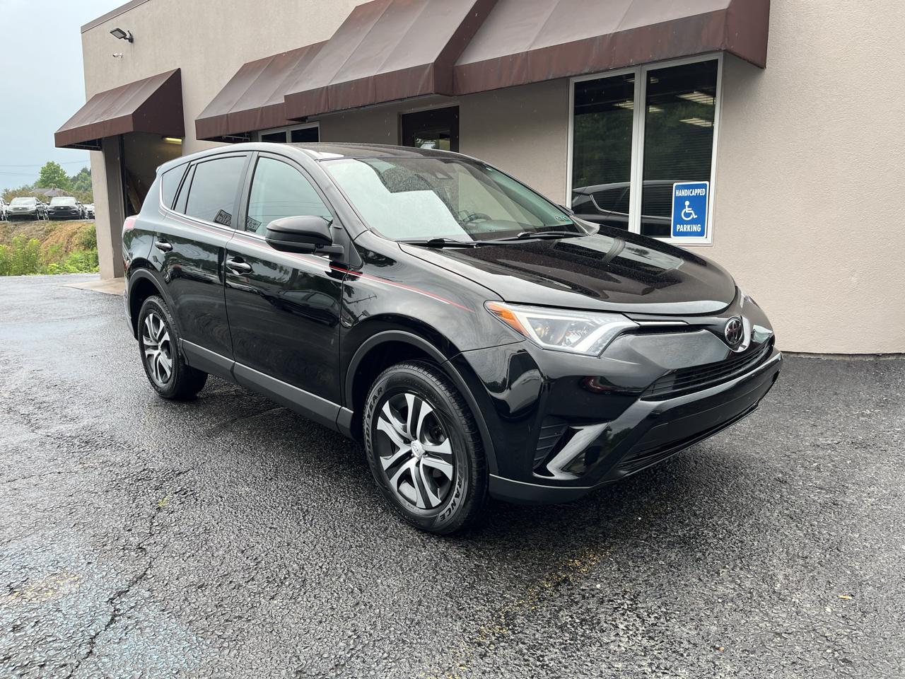 Toyota RAV4 LE AWD 2018