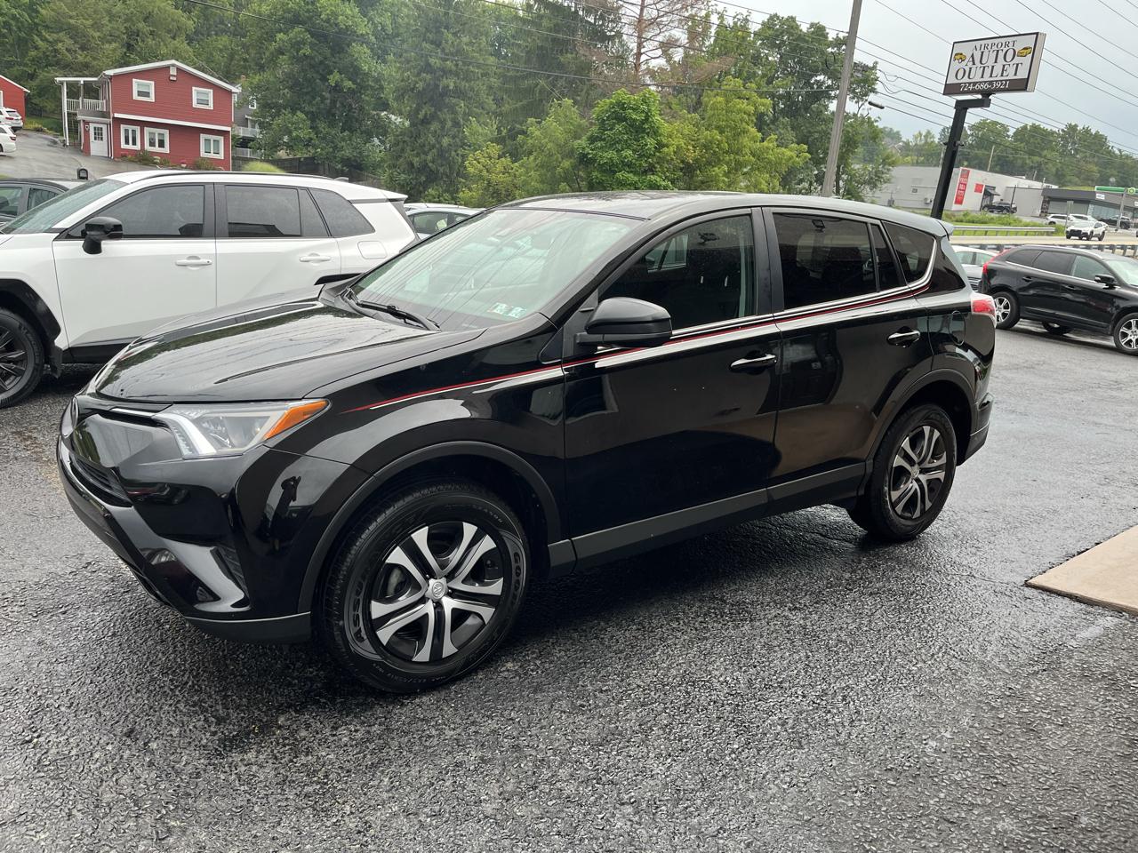Toyota RAV4 LE AWD 2018