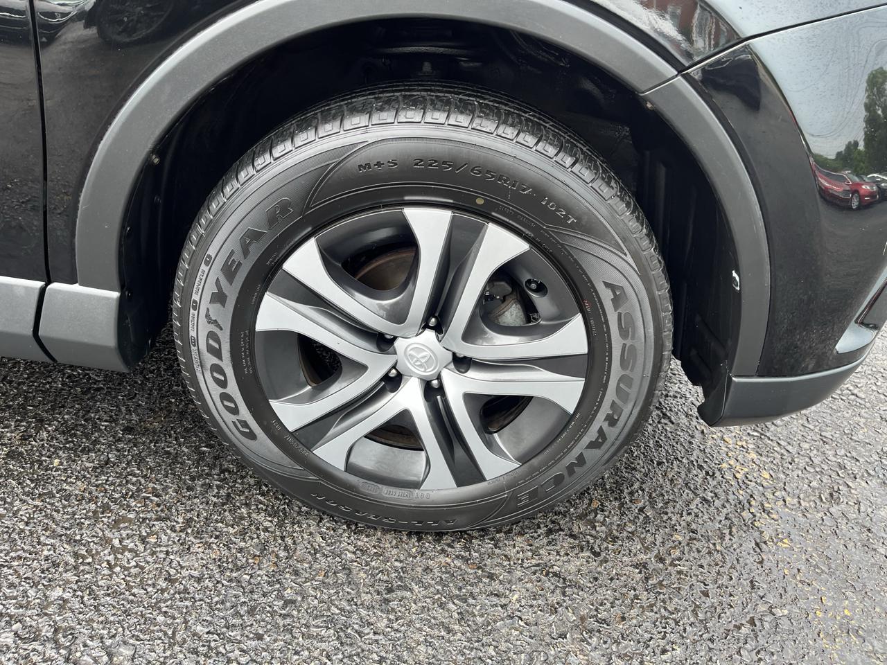 Toyota RAV4 LE AWD 2018